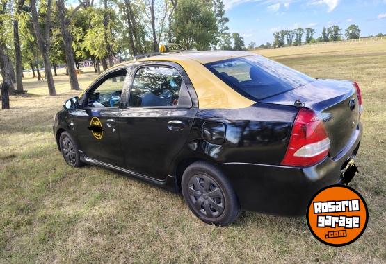 Autos - Toyota Etios 2015 GNC 799999Km - En Venta