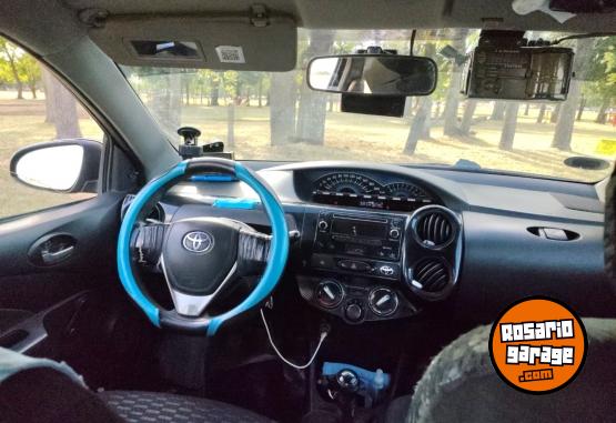Autos - Toyota Etios 2015 GNC 799999Km - En Venta