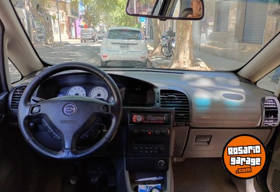 Autos - Chevrolet Zafira 2004 GNC 300000Km - En Venta