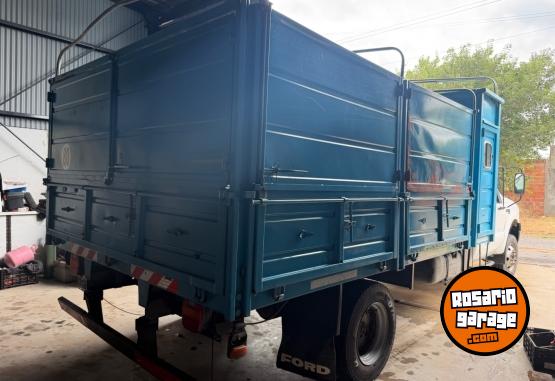Camiones y Gr�as - Vendo Ford 4.000 - En Venta