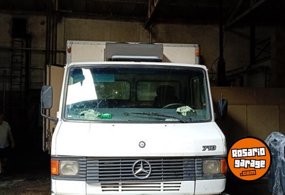 Camiones y Grúas - Mercedes Benz 710 mod 2009 - En Venta