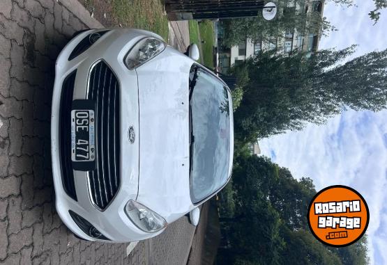 Autos - Ford Fiesta Titanium 5P 2015 Nafta 99461Km - En Venta