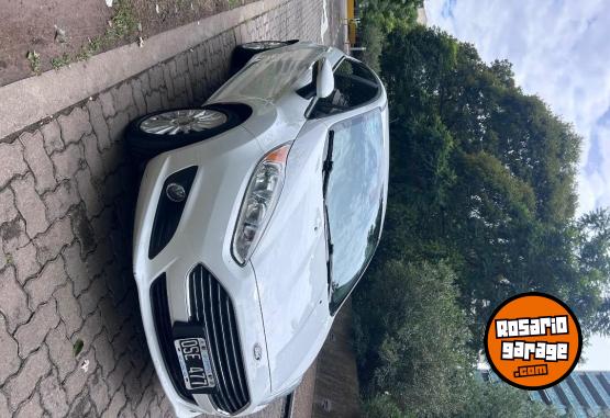 Autos - Ford Fiesta Titanium 5P 2015 Nafta 99461Km - En Venta