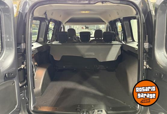 Utilitarios - Renault Kangoo Stepway 1.6 SCe 2026 Nafta 0Km - En Venta