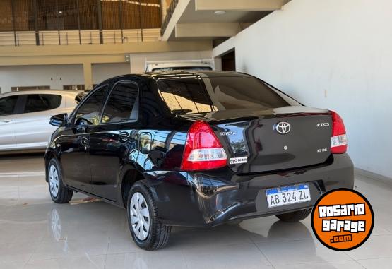 Autos - Toyota Etios XS 2017 Nafta 79000Km - En Venta
