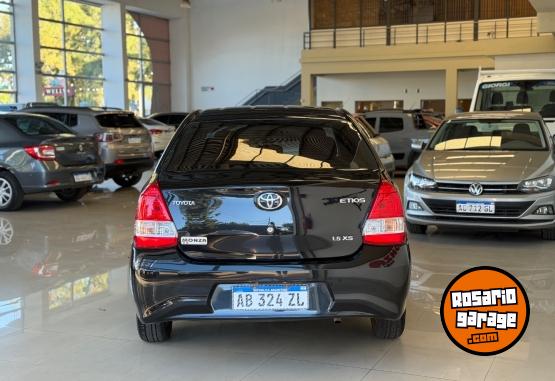 Autos - Toyota Etios XS 2017 Nafta 79000Km - En Venta