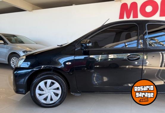 Autos - Toyota Etios XS 2017 Nafta 79000Km - En Venta