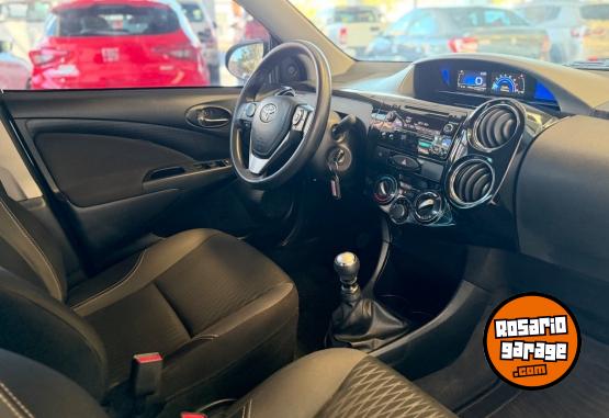 Autos - Toyota Etios XS 2017 Nafta 79000Km - En Venta