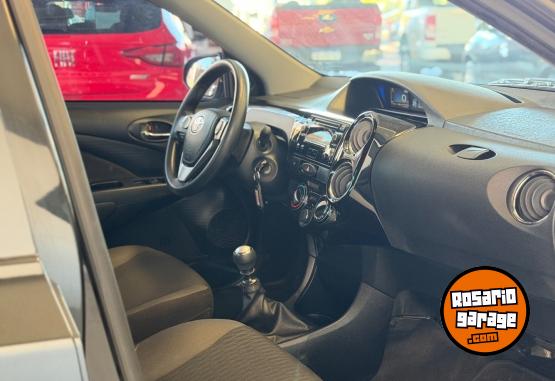 Autos - Toyota Etios XS 2017 Nafta 79000Km - En Venta