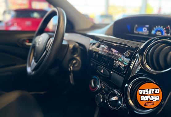Autos - Toyota Etios XS 2017 Nafta 79000Km - En Venta