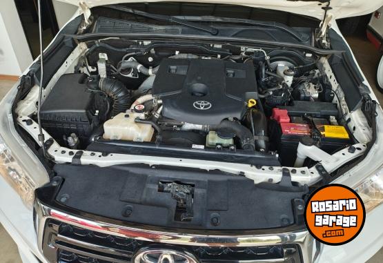 Camionetas - Toyota Hilux SRV 4x2 2018 Diesel 170000Km - En Venta