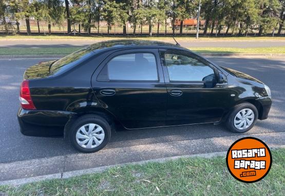 Autos - Toyota Etios 2019 Nafta 120000Km - En Venta