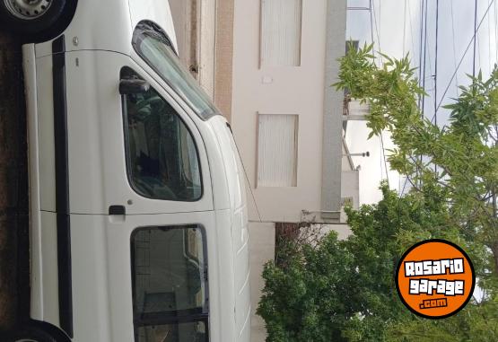 Utilitarios - Peugeot Partner 1.6 hdi 2011 Diesel 300000Km - En Venta