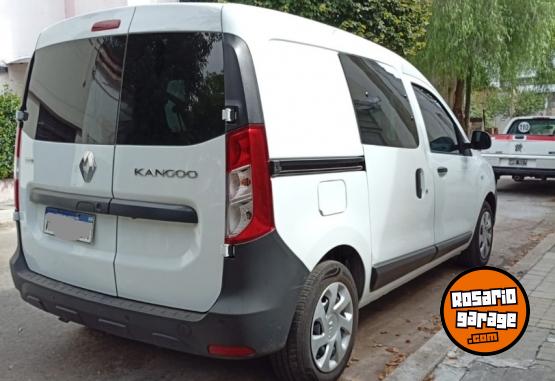 Utilitarios - Renault Kangoo II Emotion 5 A SCE 2023 Nafta 22000Km - En Venta