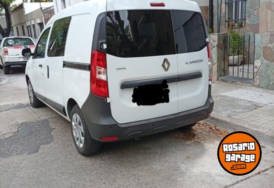 Utilitarios - Renault Kangoo II Emotion 5 A SCE 2023 Nafta 22000Km - En Venta