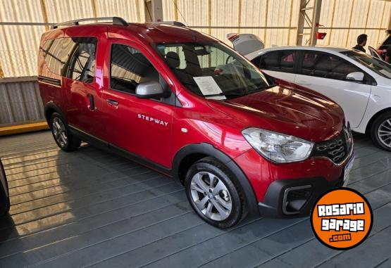 Utilitarios - Renault Kangoo Stepway 1.6 sce 2024 Nafta 42000Km - En Venta
