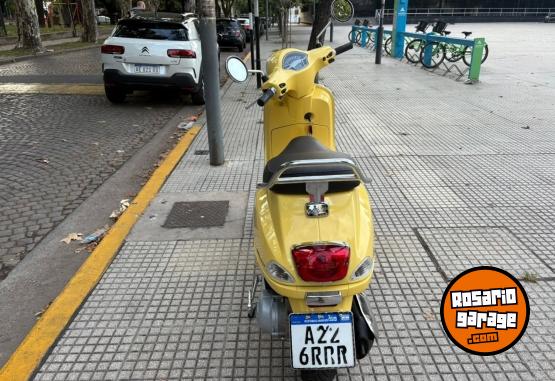 Motos - Vespa VXL 150 2024 Nafta 1700Km - En Venta