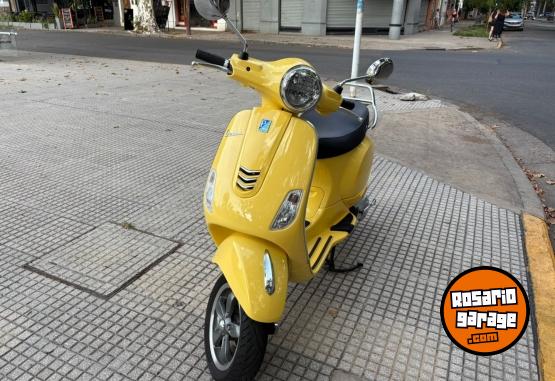 Motos - Vespa VXL 150 2024 Nafta 1700Km - En Venta