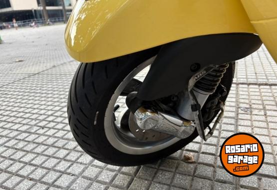 Motos - Vespa VXL 150 2024 Nafta 1700Km - En Venta