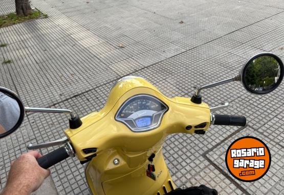 Motos - Vespa VXL 150 2024 Nafta 1700Km - En Venta