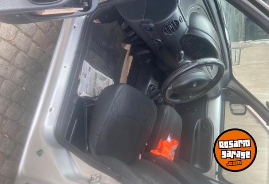 Utilitarios - Renault Kangoo 2014 GNC 180000Km - En Venta