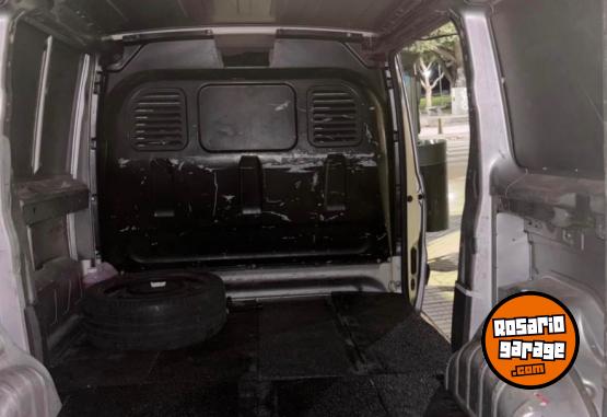 Utilitarios - Peugeot Expert 2011 Diesel 400000Km - En Venta