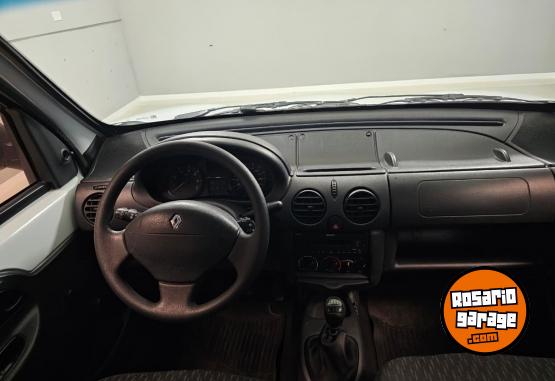 Utilitarios - Renault Kangoo comfort 5as 2015 Nafta 115000Km - En Venta