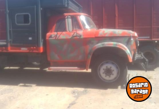 Camiones y Gr�as - Dodge 600 - En Venta