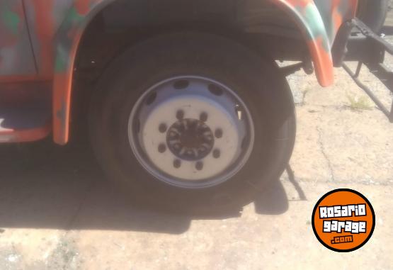 Camiones y Gr�as - Dodge 600 - En Venta