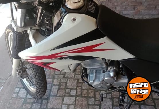 Motos - Honda Tornado 2024 Nafta 7000Km - En Venta
