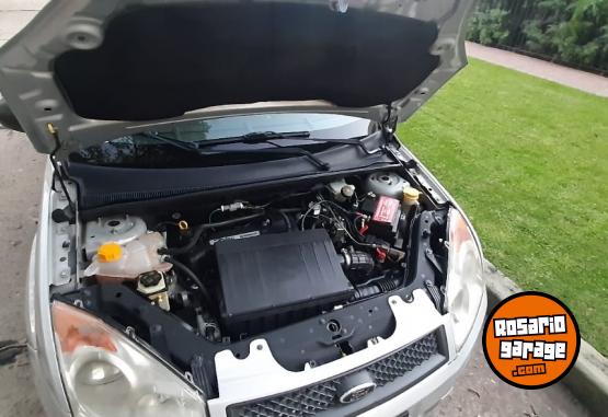 Autos - Ford Fiesta Max 2009 GNC 127000Km - En Venta