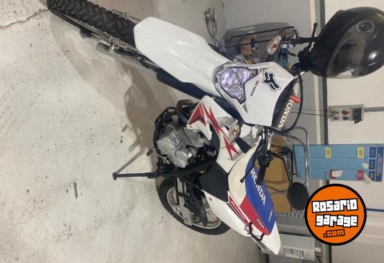 Motos - Honda Tornado 250 2023 Nafta 4500Km - En Venta