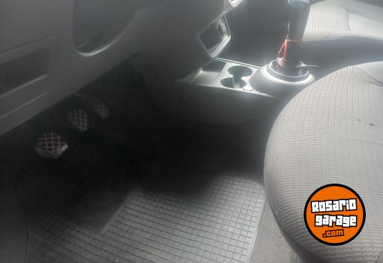 Autos - Volkswagen Voyage 2011 GNC 140000Km - En Venta