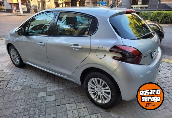 Autos - Peugeot 208 Active Pack plus 2018 Nafta 92000Km - En Venta