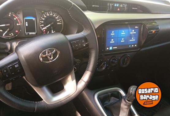 Camionetas - Toyota Hilux 2024 Diesel 2574Km - En Venta