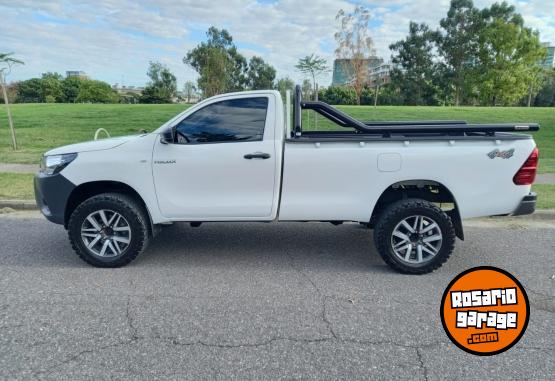Camionetas - Toyota HILUX CABINA SIMPLE 4X4 2024 Diesel 25000Km - En Venta
