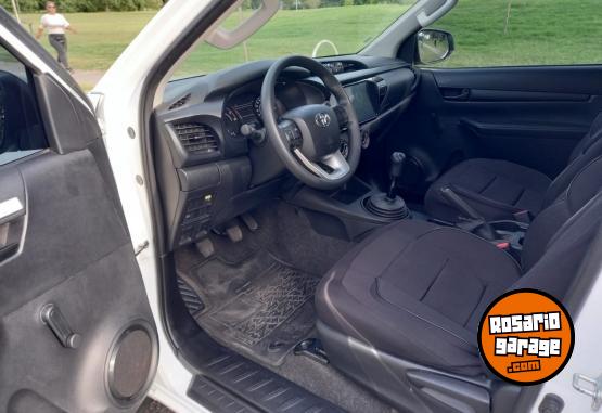 Camionetas - Toyota HILUX CABINA SIMPLE 4X4 2024 Diesel 25000Km - En Venta