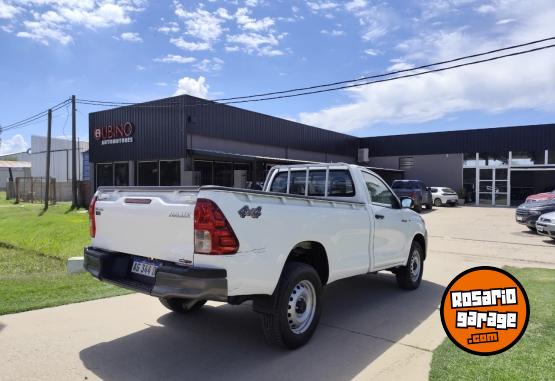 Camionetas - Toyota Hilux CS DX 2.4TDI MT 4x4 2023 Diesel 21800Km - En Venta