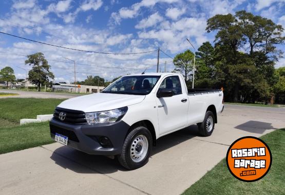 Camionetas - Toyota Hilux CS DX 2.4TDI MT 4x4 2023 Diesel 21800Km - En Venta