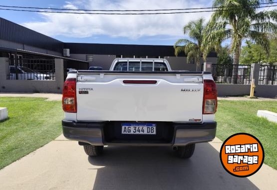 Camionetas - Toyota Hilux CS DX 2.4TDI MT 4x4 2023 Diesel 21800Km - En Venta