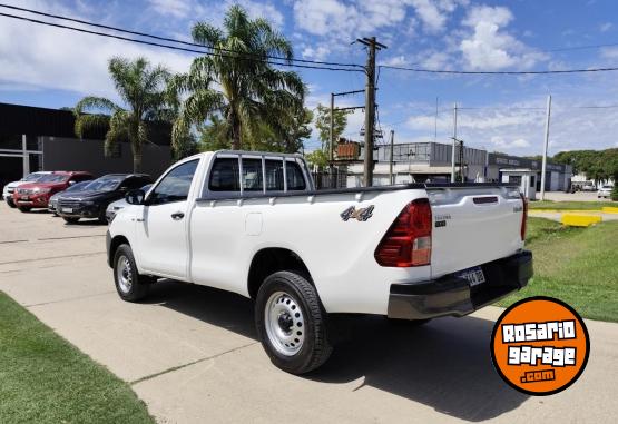 Camionetas - Toyota Hilux CS DX 2.4TDI MT 4x4 2023 Diesel 21800Km - En Venta