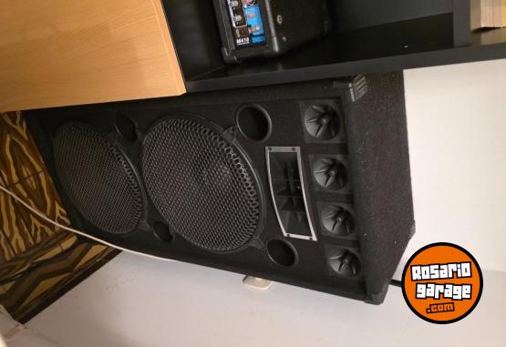 Electr�nica - Consola potenciada de 4 canales  + dos aplificadores - En Venta