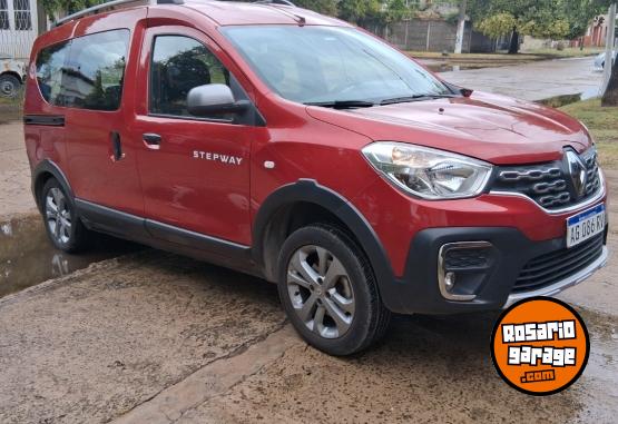 Utilitarios - Renault Kangoo diesel stepway 2023 Diesel 51000Km - En Venta