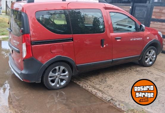 Utilitarios - Renault Kangoo diesel stepway 2023 Diesel 51000Km - En Venta