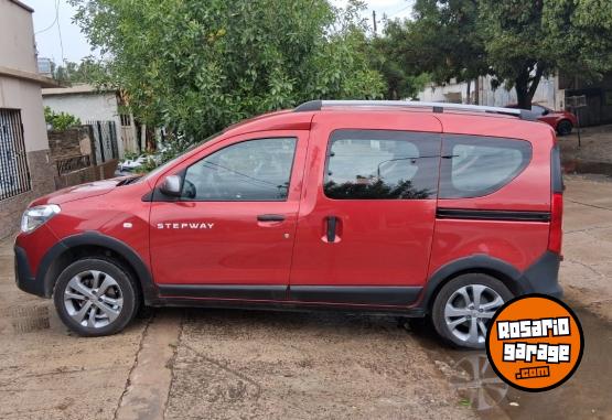 Utilitarios - Renault Kangoo diesel stepway 2023 Diesel 51000Km - En Venta