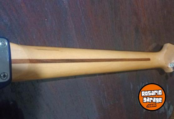 Instrumentos Musicales - 2 guitarras eléctricas - En Venta