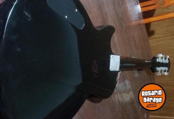 Instrumentos Musicales - 2 guitarras eléctricas - En Venta