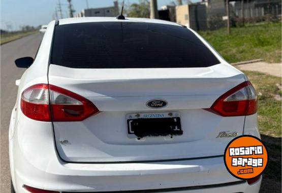 Autos - Ford Fiesta kinetic 2014 GNC 95000Km - En Venta