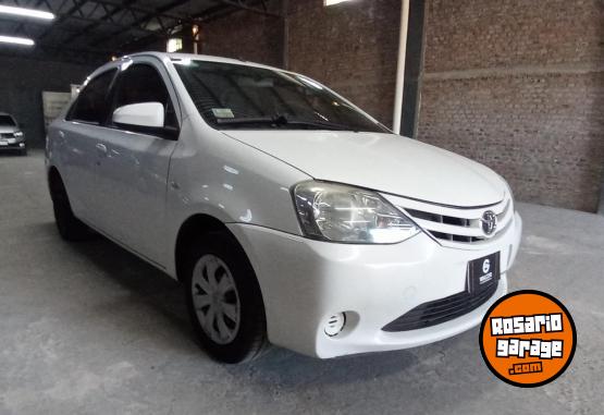 Autos - Toyota Toyota Etios xs 2014 GNC 111111Km - En Venta