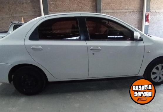 Autos - Toyota Toyota Etios xs 2014 GNC 111111Km - En Venta